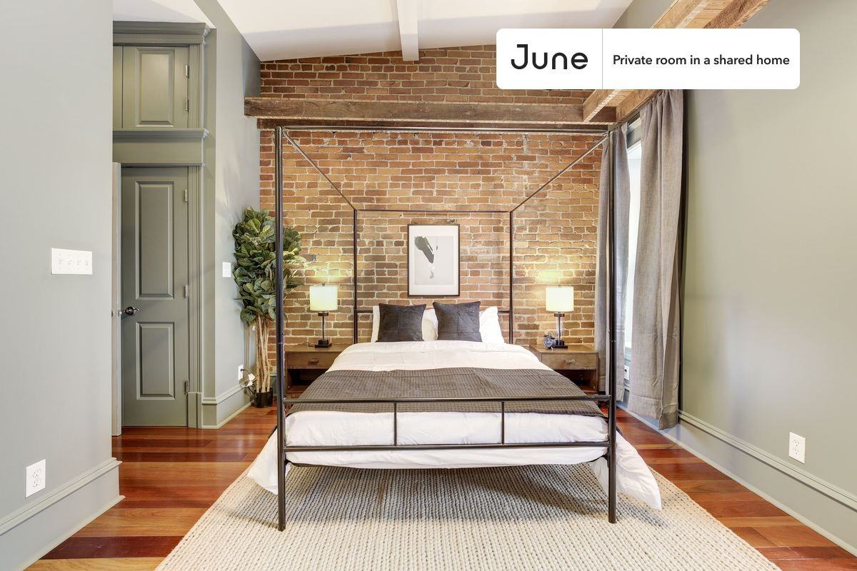 814 9th St Ne #B - Photo 4 of 23