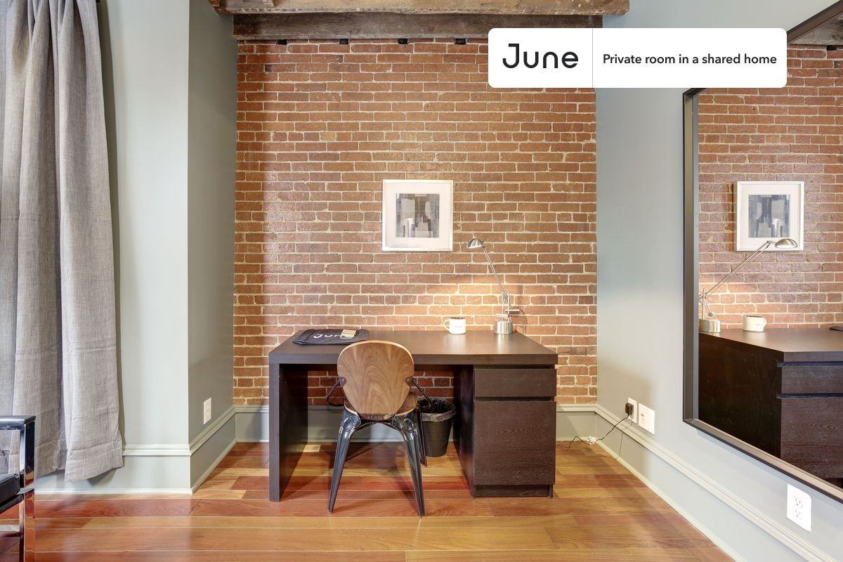 814 9th St Ne #B - Photo 5 of 23