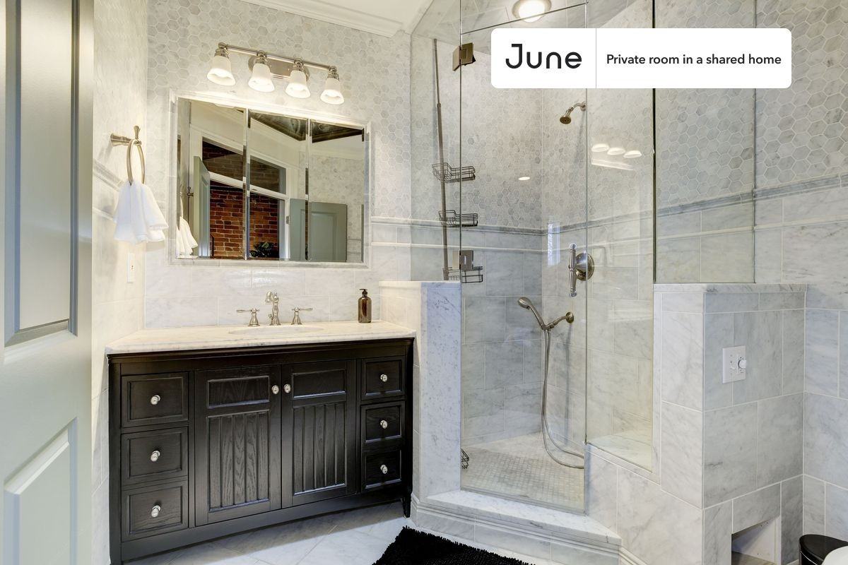 814 9th St Ne #B - Photo 6 of 23