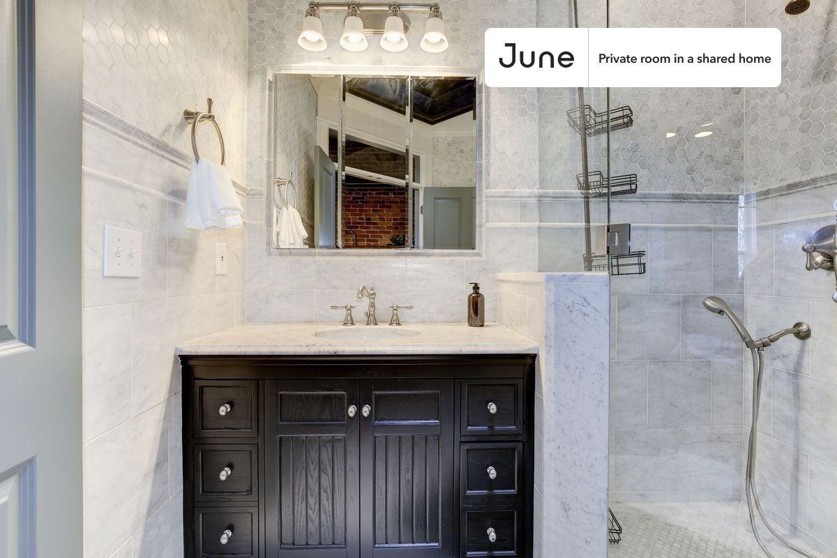 814 9th St Ne #B - Photo 7 of 23