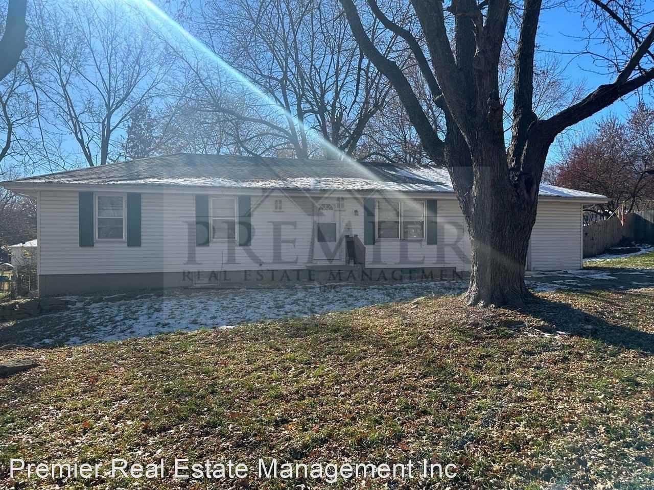 3 Bedroom/ 2 Bath / 209 Sw 20th St Oak Grov/ Rent $1550 / $200 off first full months rent look and lease special - Photo 2 of 33