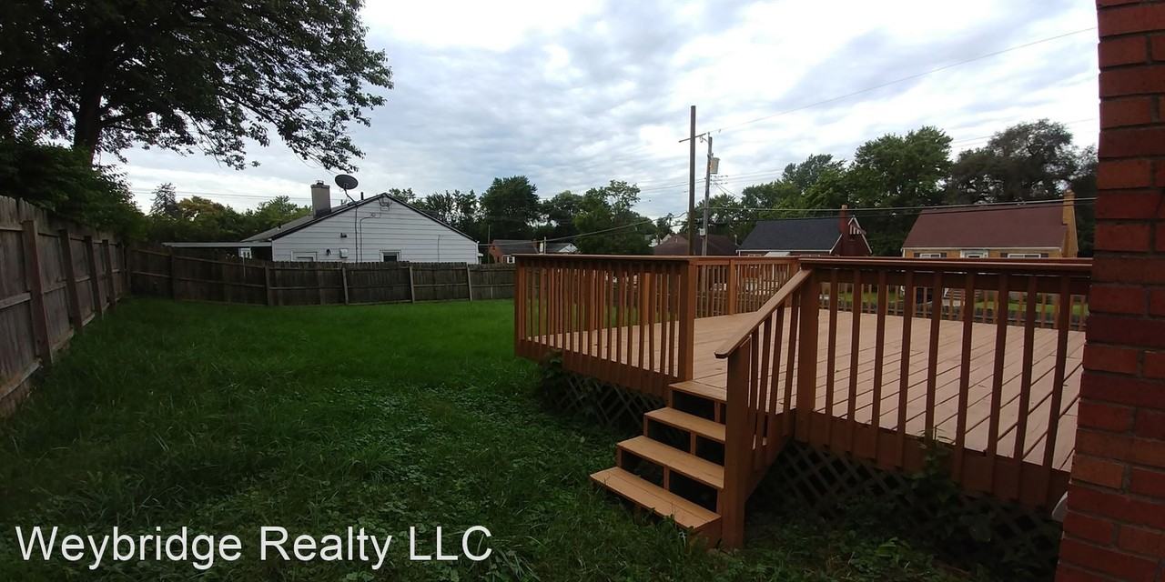 8246 Lyness Dr - Photo 2 of 11