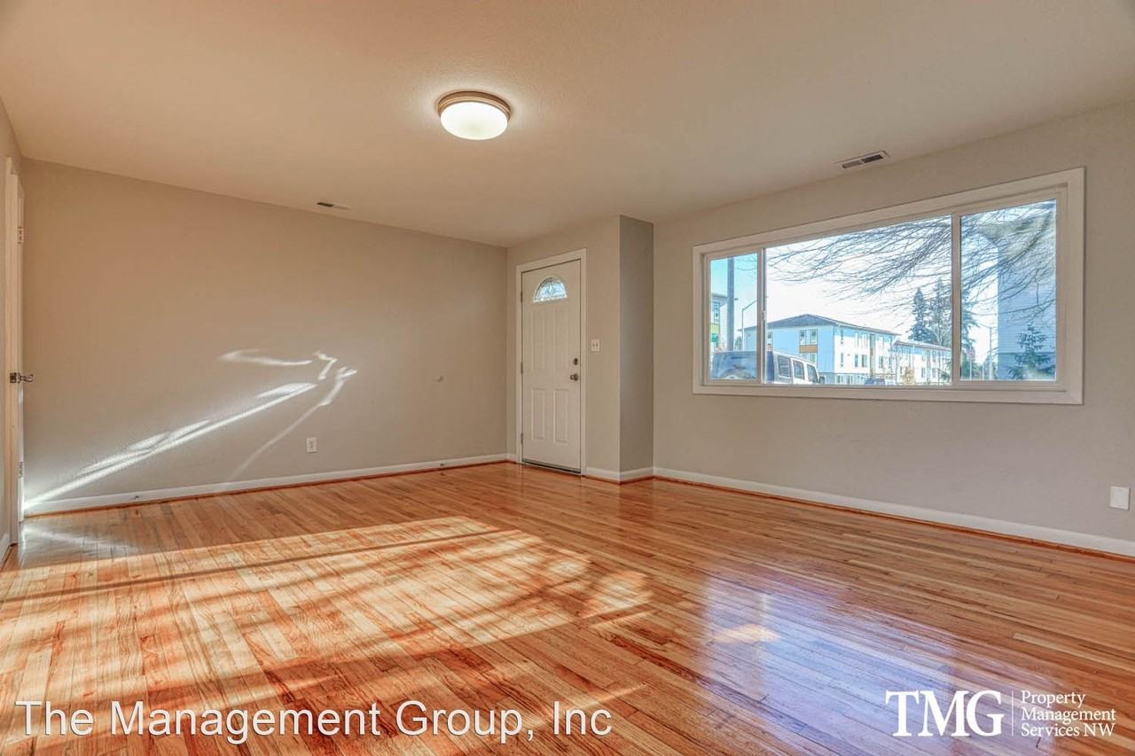 9216 Ne 5th St - Photo 3 of 25