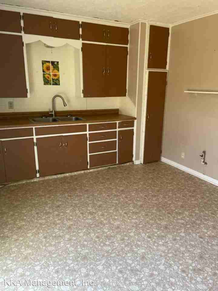 1118 S Maple Ave - Photo 3 of 9