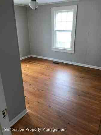 209 S Moss Ave - Photo 3 of 12