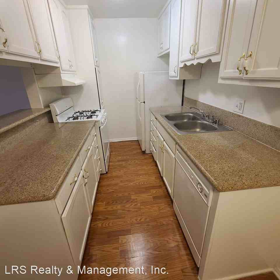 1755 Granville Ave. - Photo 2 of 10