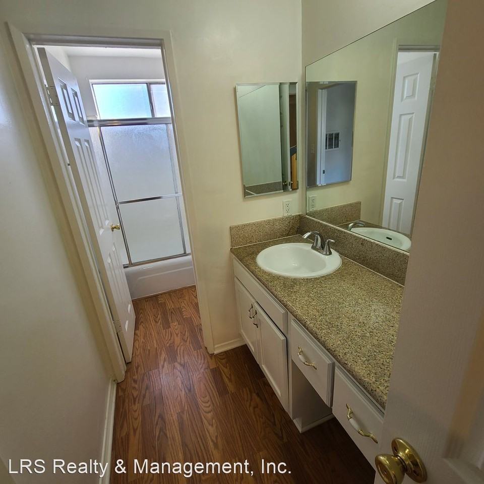 1755 Granville Ave. - Photo 3 of 10