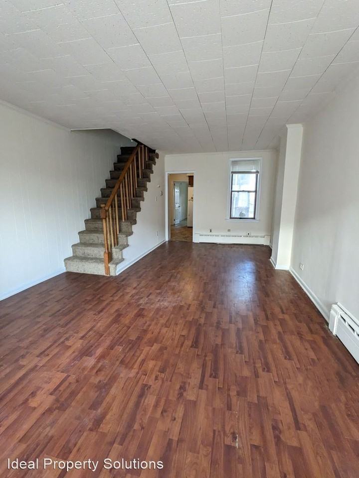 419 E 9th St - Photo 3 of 12