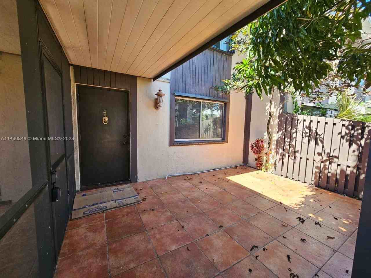 2148 Sherwood Forest Blvd #4 - Photo 3 of 8