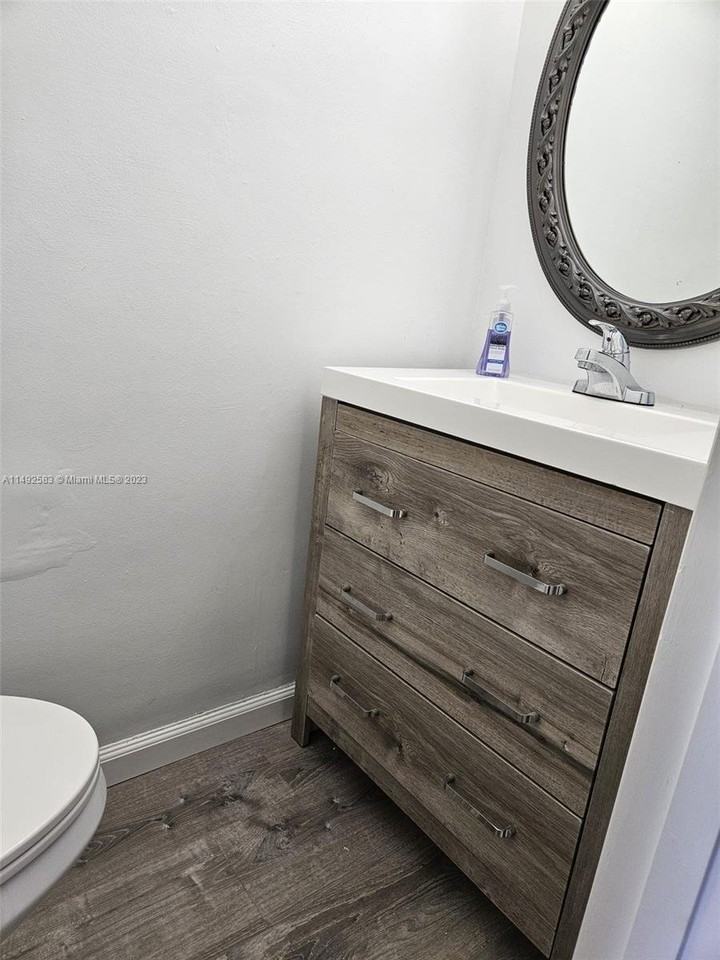 19450 Sw 103rd Ct - Photo 2 of 7