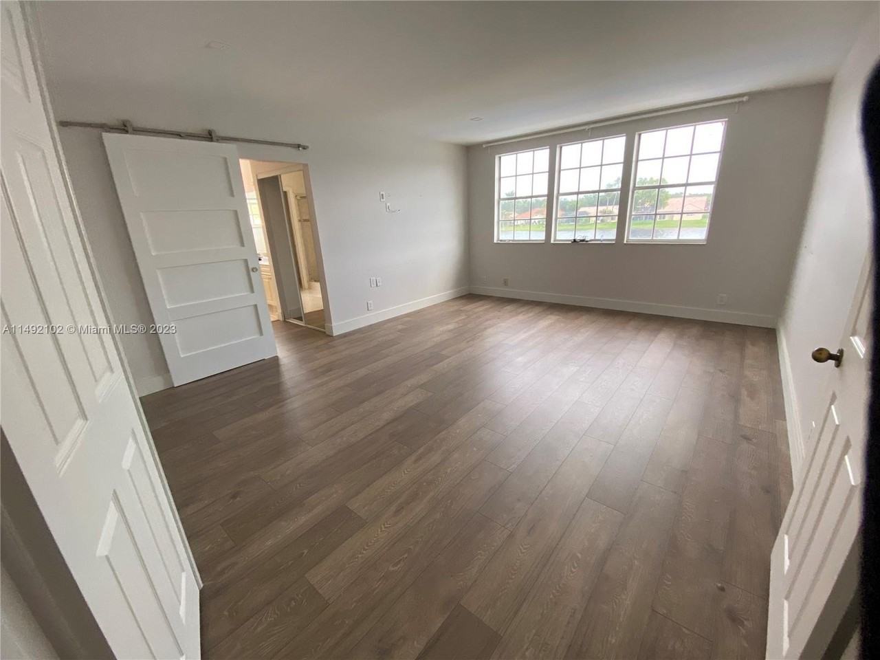 1650 Harbour Side Dr - Photo 3 of 8