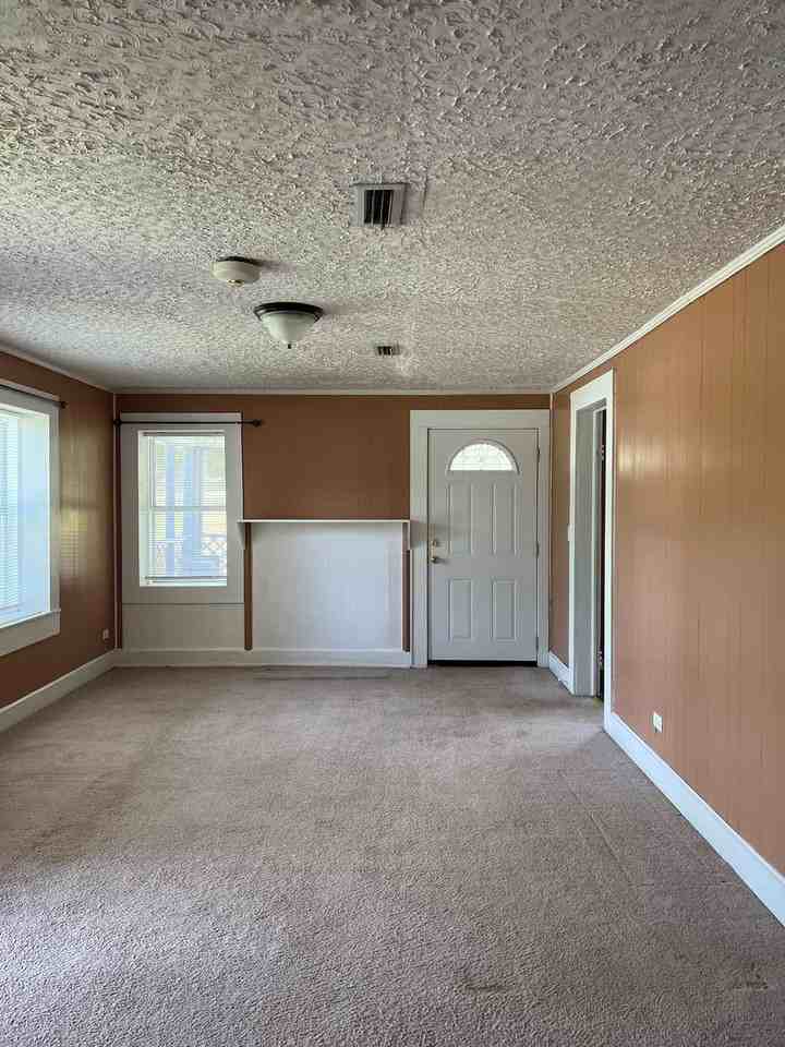 312 S Dawkins St - Photo 2 of 25