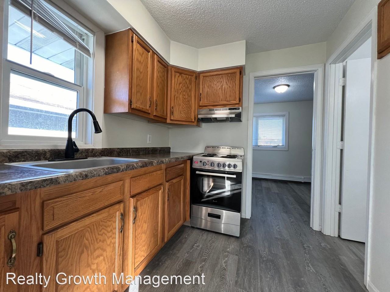 1221 4 1/2 St Apartments in Kutzky Park, Rochester, MN 55901 Zumper