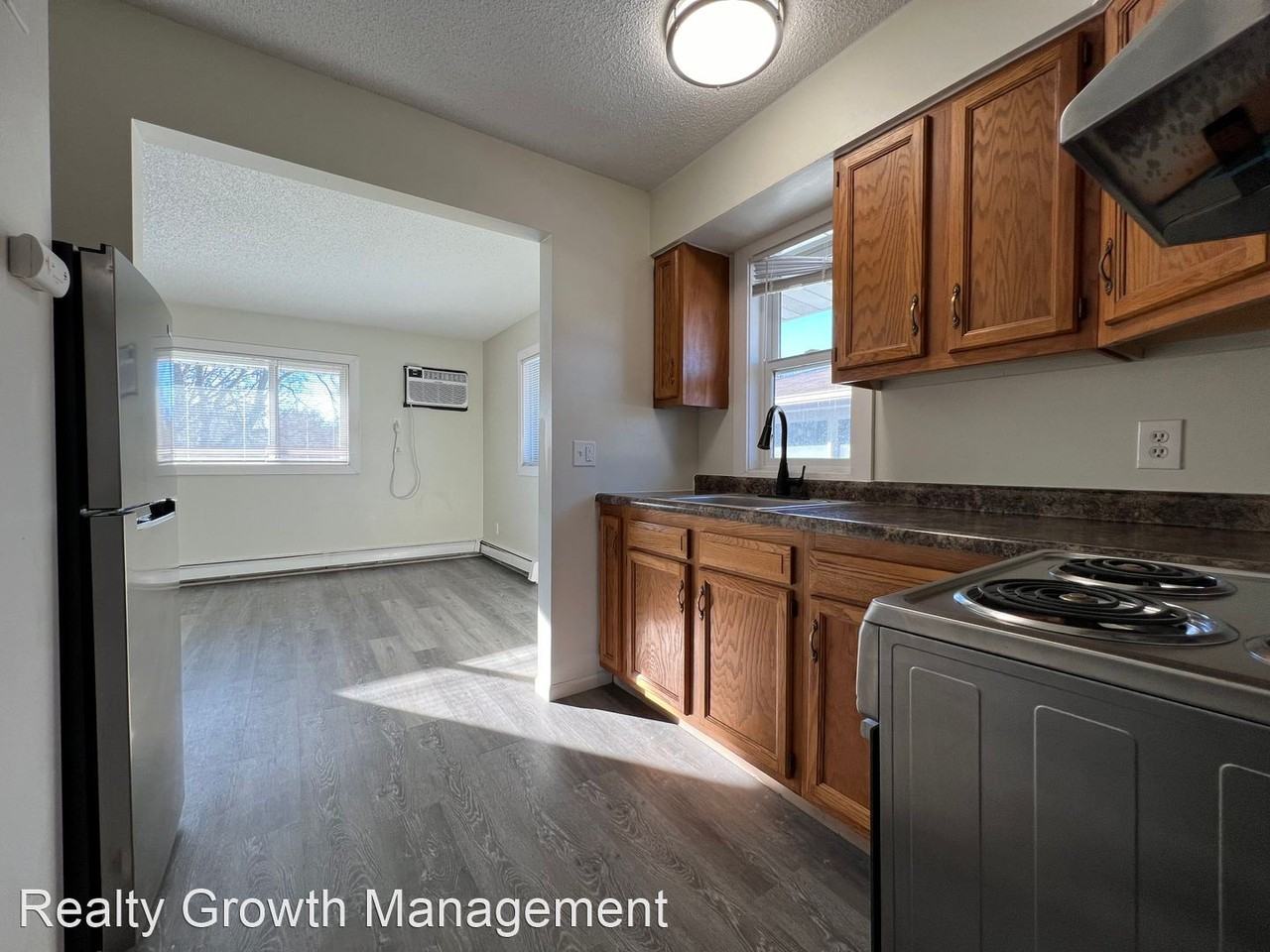 1221 4 1/2 St Apartments in Kutzky Park, Rochester, MN 55901 Zumper