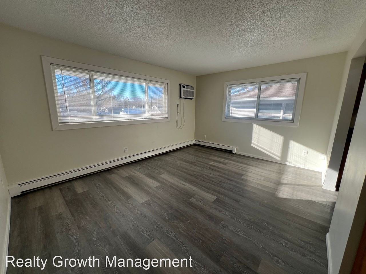 1221 4 1/2 St Apartments in Kutzky Park, Rochester, MN 55901 Zumper