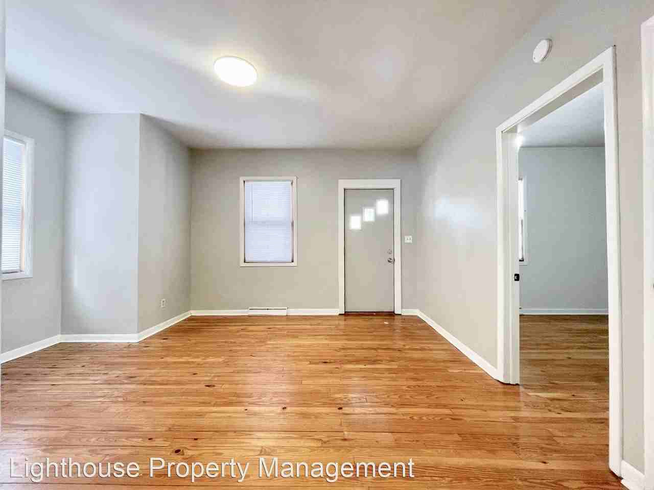 832 Crescent St Ne - Photo 3 of 15