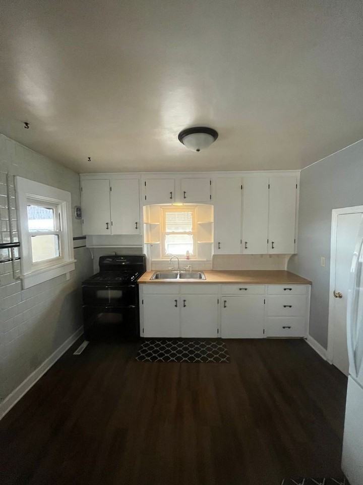 1805 1st Ave N - Photo 2 of 8