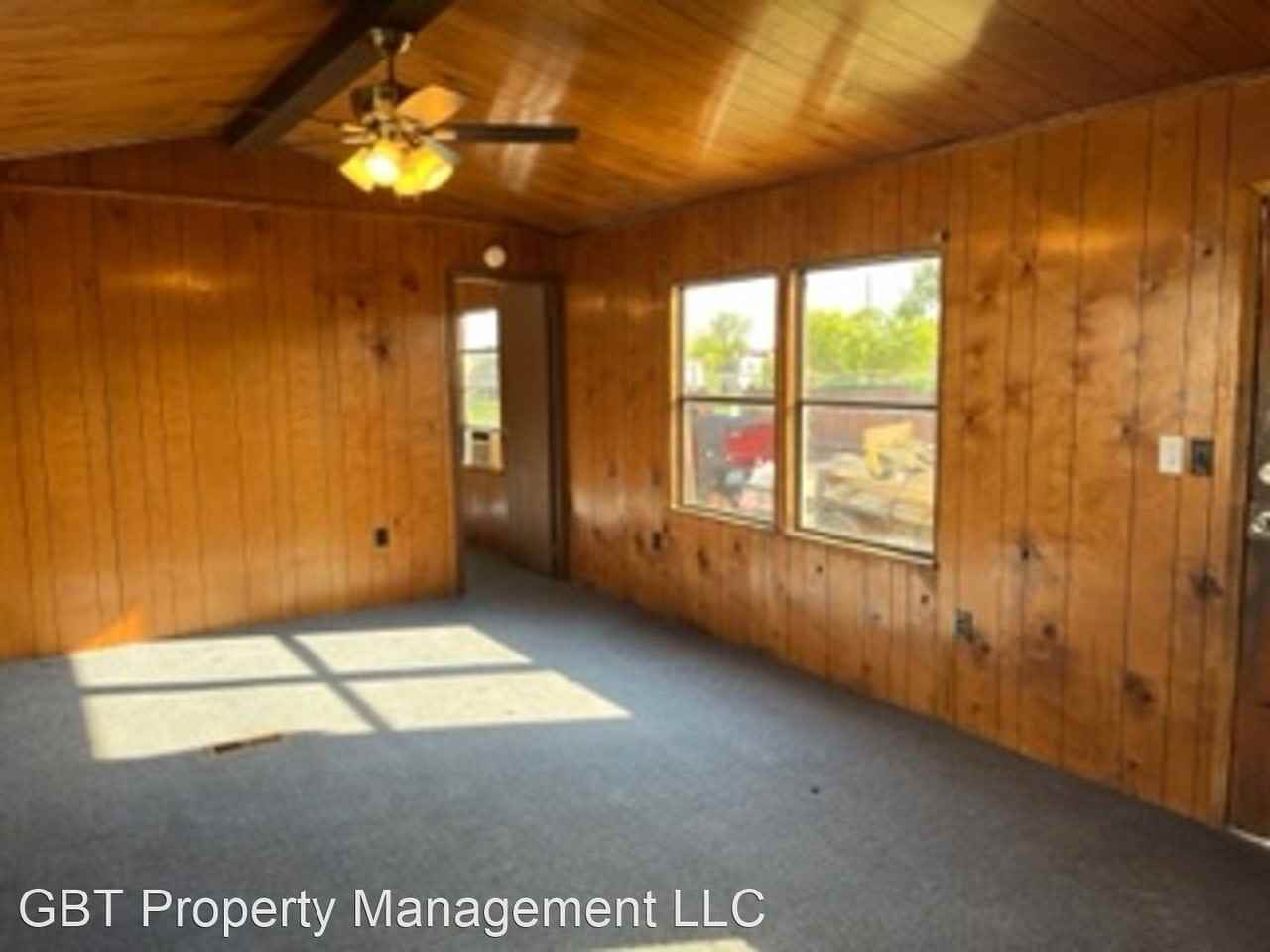 915 E Dee St - Photo 2 of 6