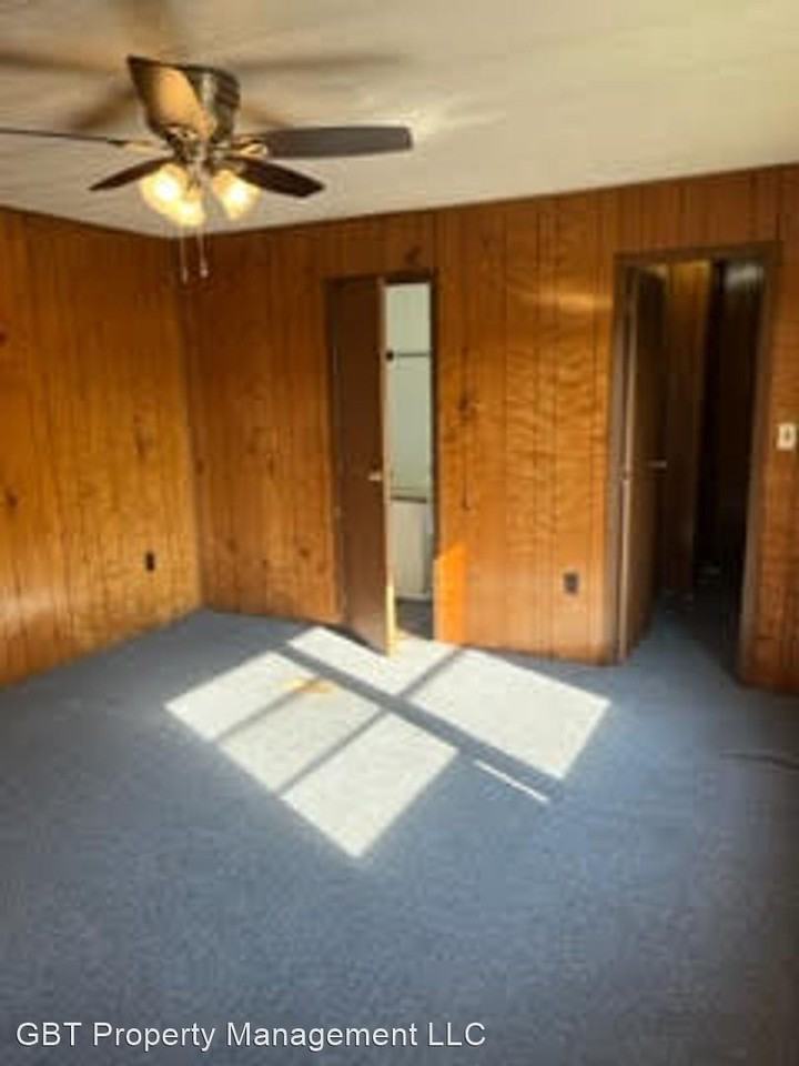 915 E Dee St - Photo 3 of 6