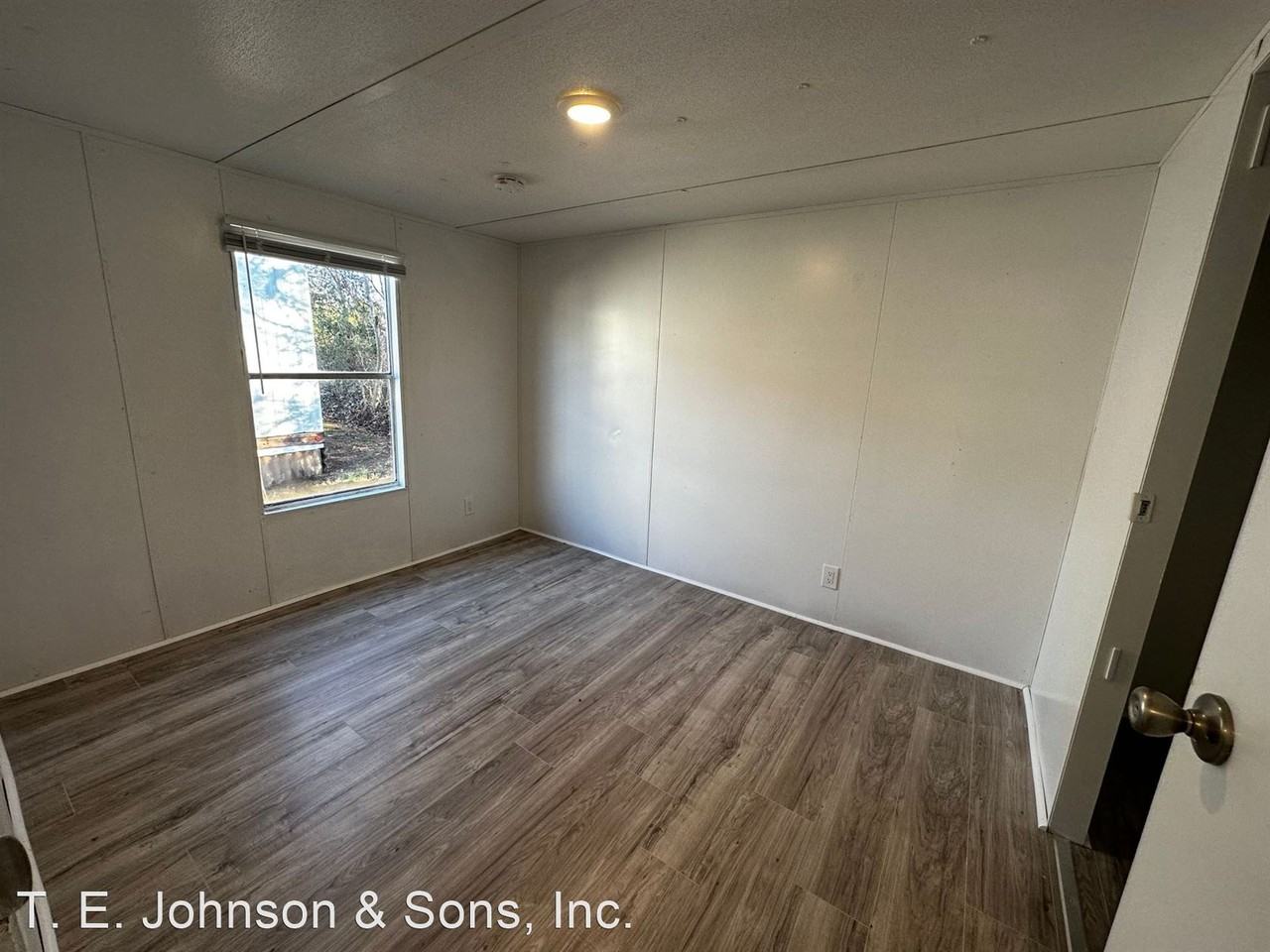 7960 Reynolda Rd - Photo 2 of 9