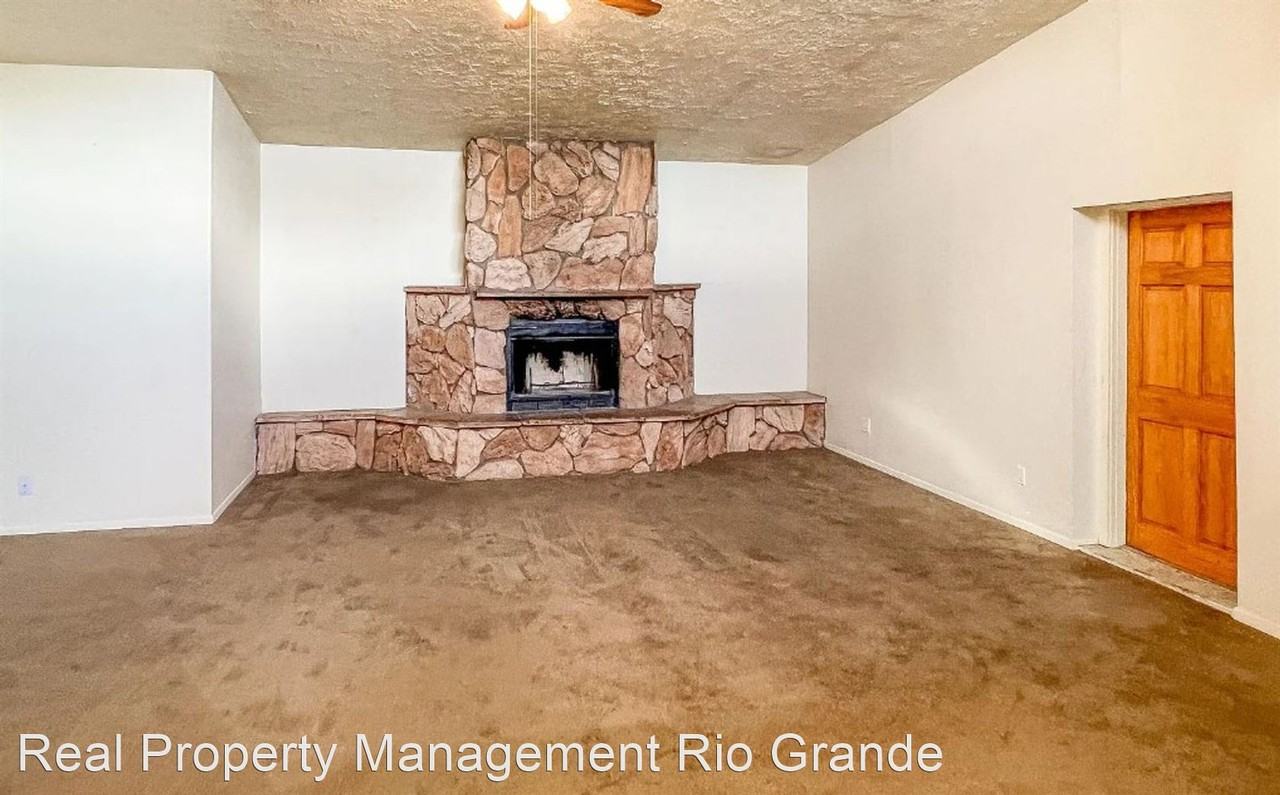 1201 Marron Cir Ne - Photo 3 of 6