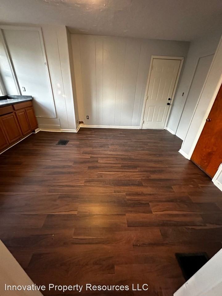 4502 E Washington St - Photo 2 of 8