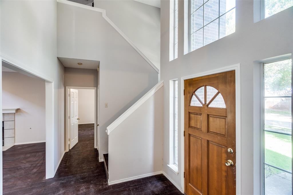 916 Blackstone Dr - Photo 3 of 25