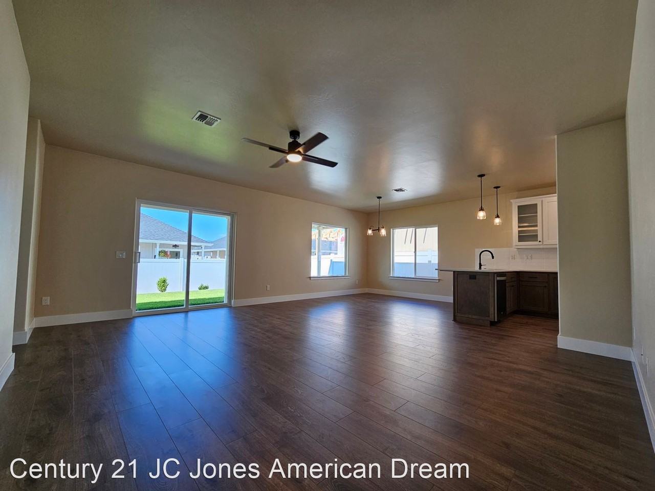 1132 Sw Sturgeon Ct - Photo 2 of 17