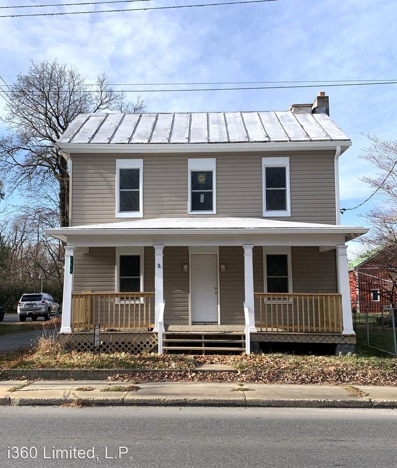 108 S Fayette St, Shippensburg, PA 17257 4 Bedroom House for 1,300