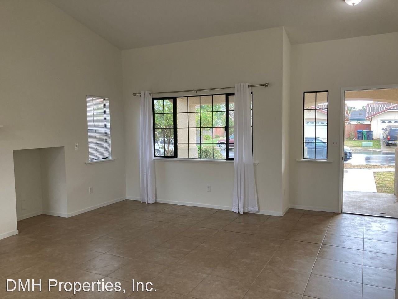 137 Santa Barbara St - Photo 3 of 14