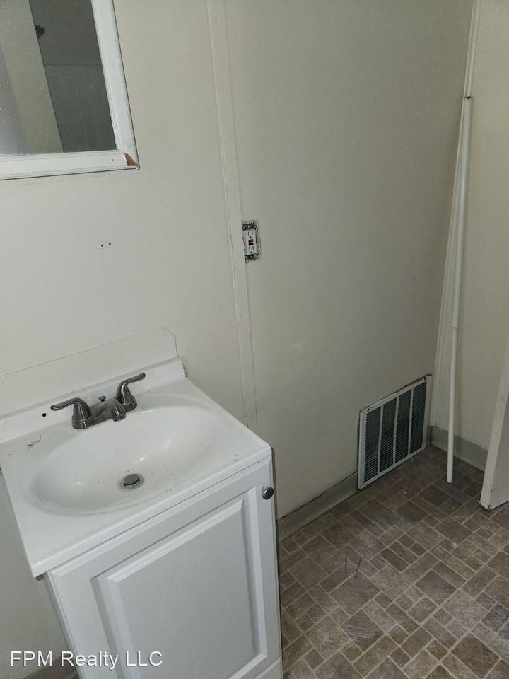 255 6th Street - Photo 2 of 10