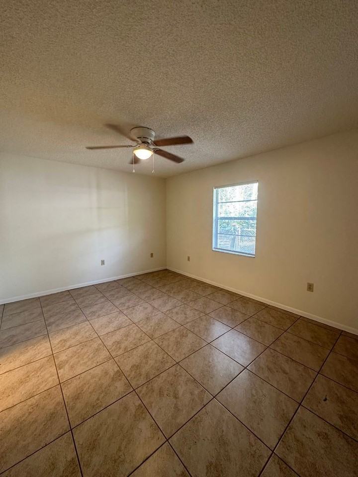 1037 Monroe Street 1037 - 1039 - Photo 2 of 9