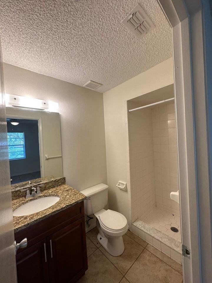 1037 Monroe Street 1037 - 1039 - Photo 3 of 9