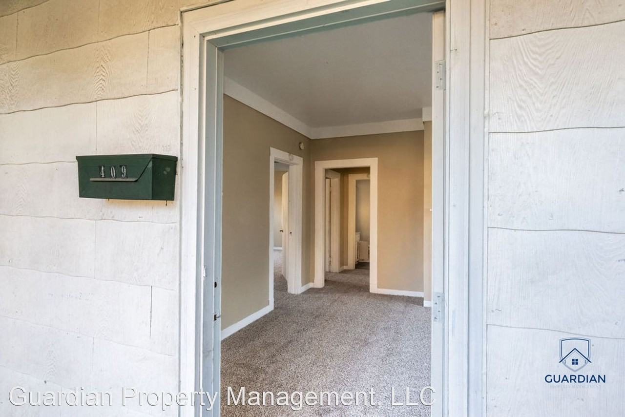 409 Hoke St - Photo 2 of 6