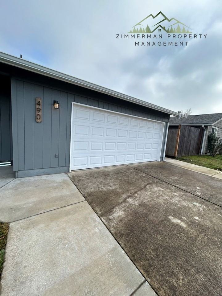 490 Boden St - Photo 3 of 19