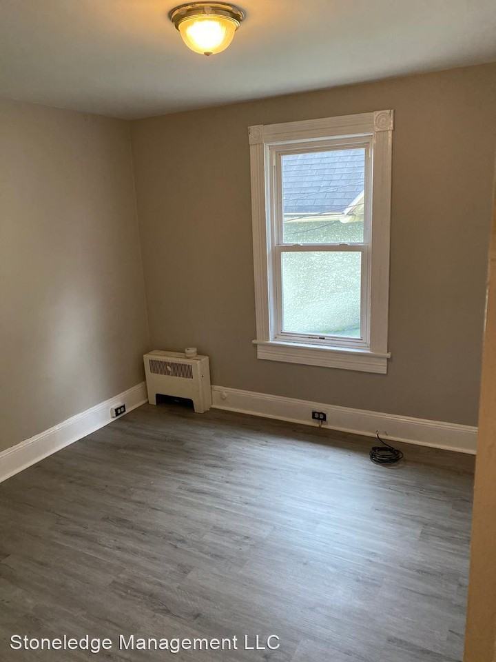 209-211 North Bromley Avenue Front and Rear - Photo 3 of 10