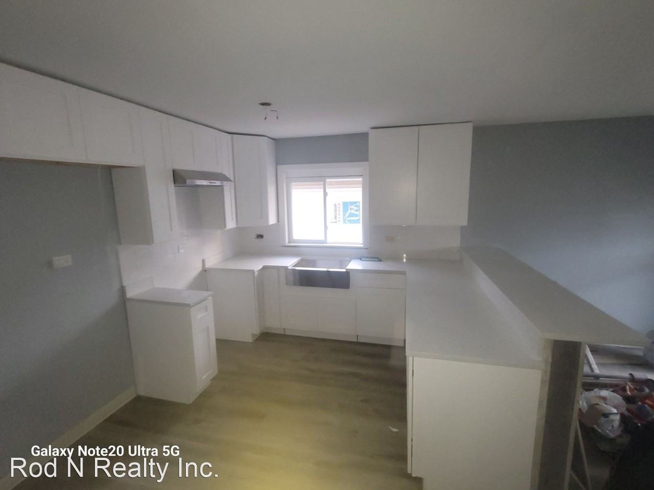 13117 S Rhodes Ave - Photo 2 of 9