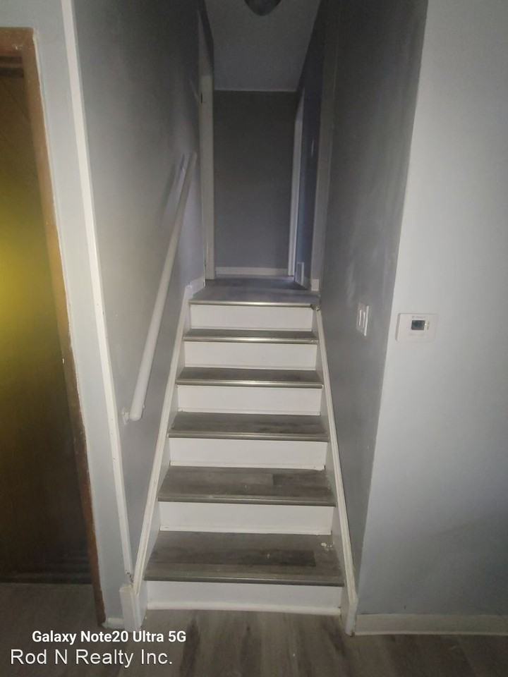 13117 S Rhodes Ave - Photo 3 of 9