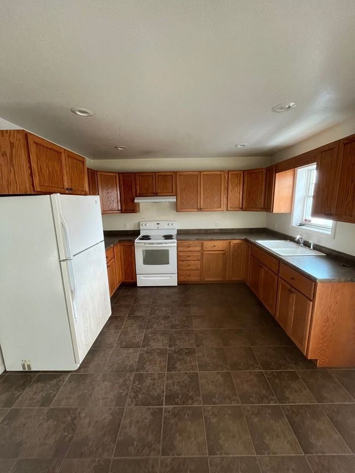 322 N 10th St - Photo 3 of 8