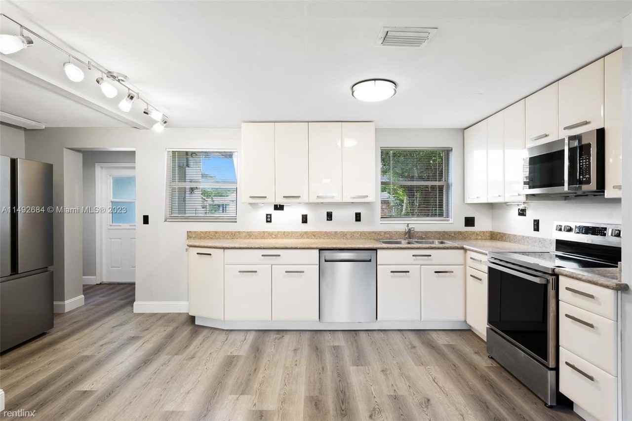 5893 Williamson Rd - Photo 3 of 18
