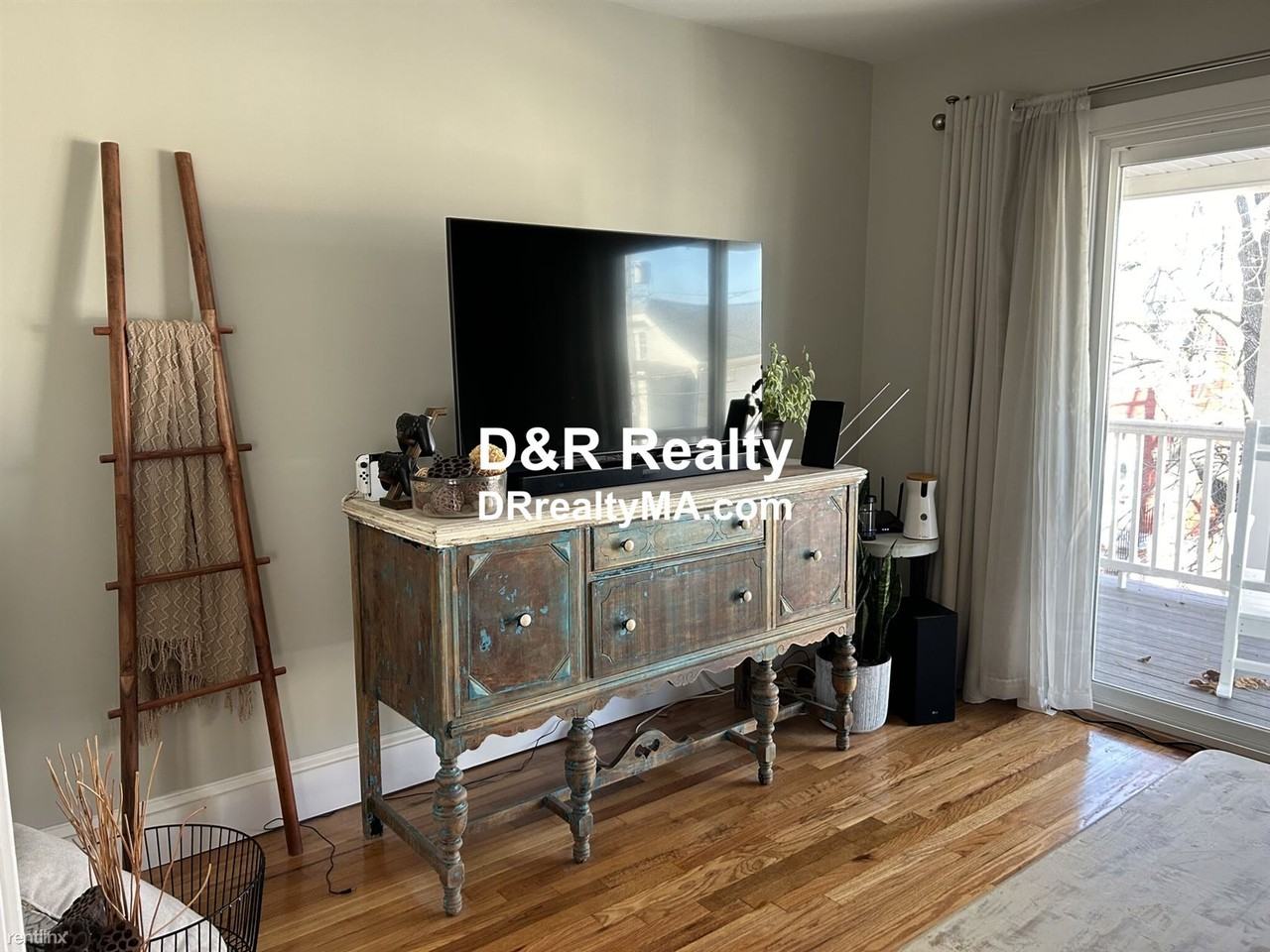 100 1st St #2 - Photo 3 of 17