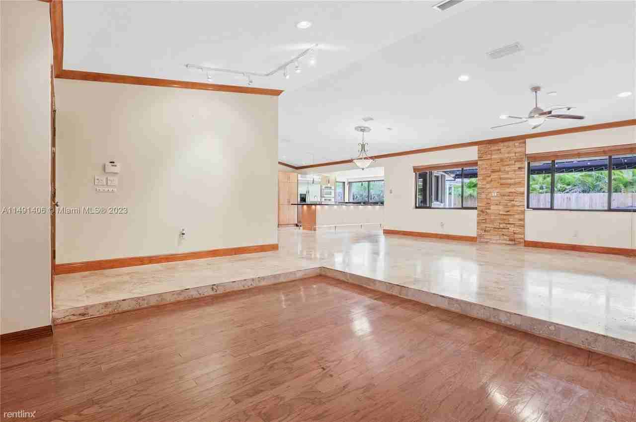 8035 Sw 89th Ct #8035 - Photo 2 of 22