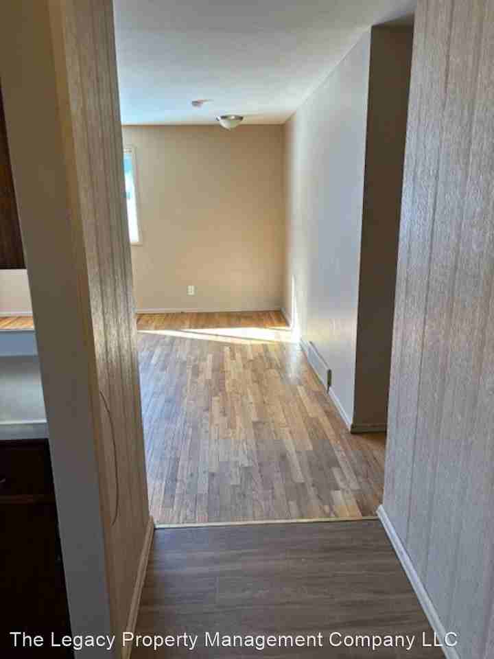 186 Honeysuckle St - Photo 2 of 6