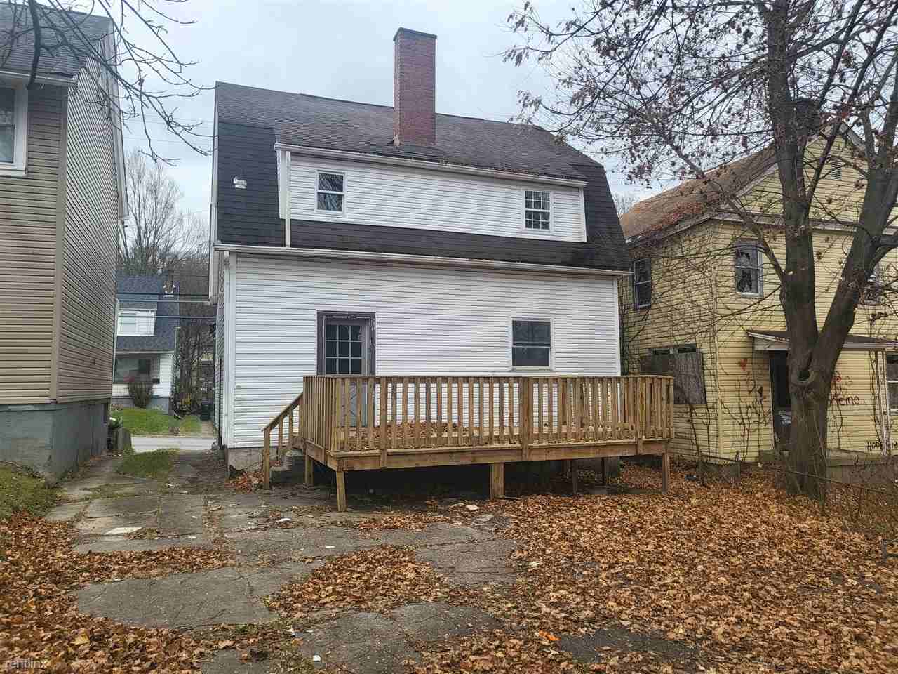 1128 Main St - Photo 2 of 20