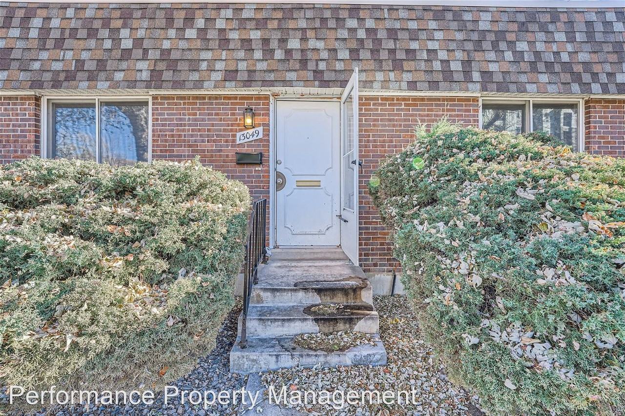 13049 W Ohio Ave - Photo 3 of 41