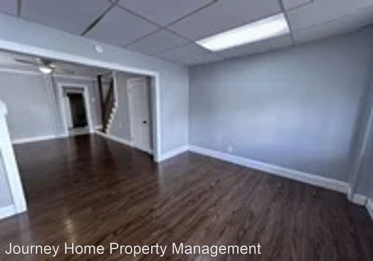 1112 3rd St - Photo 3 of 13