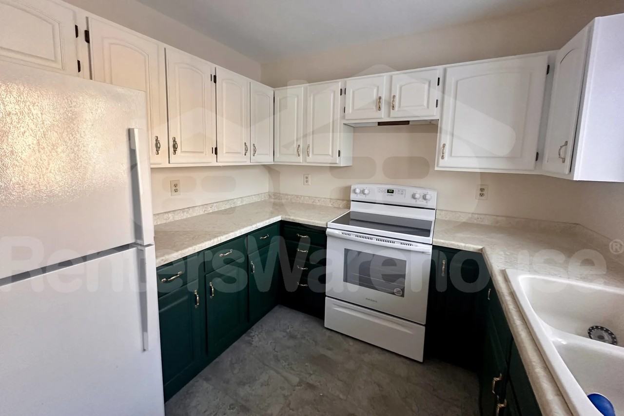 810 18th St W - Photo 3 of 25