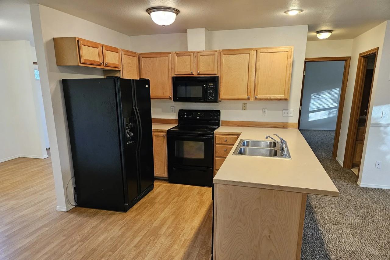 1879 Sw Hubbard Ln - Photo 2 of 6