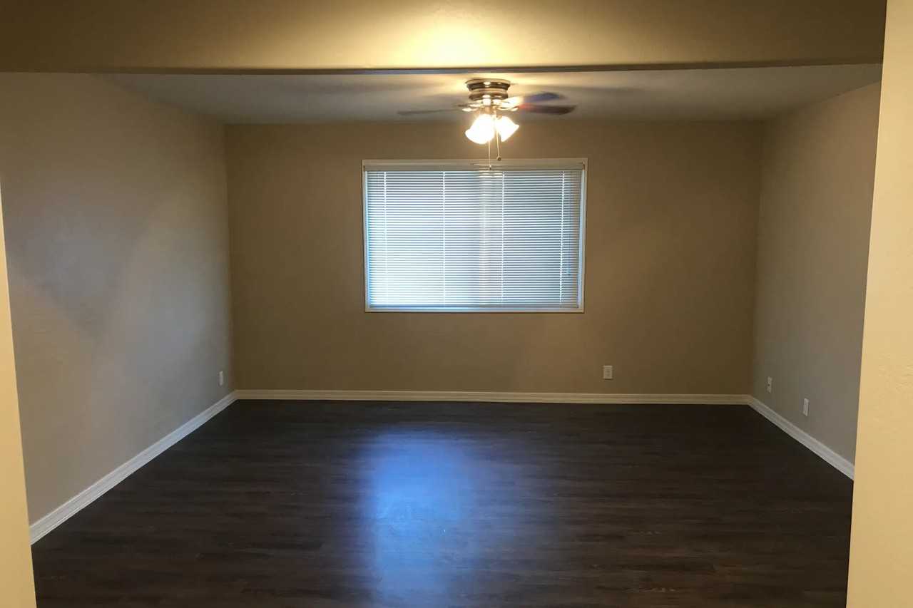 128 E Glade Ave - Photo 2 of 9