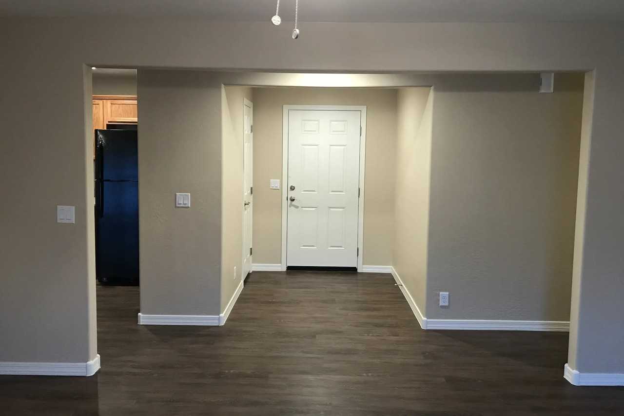 128 E Glade Ave - Photo 3 of 9